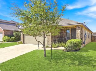 216 E Middle Green Loop, Floresville, TX 78114