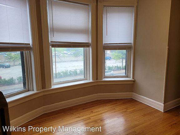 3rd image of 1210 N Van Buren St APT 2