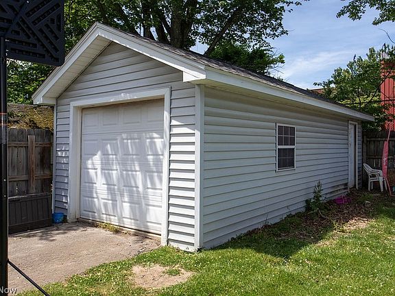 4th image of 122 Maple Dr