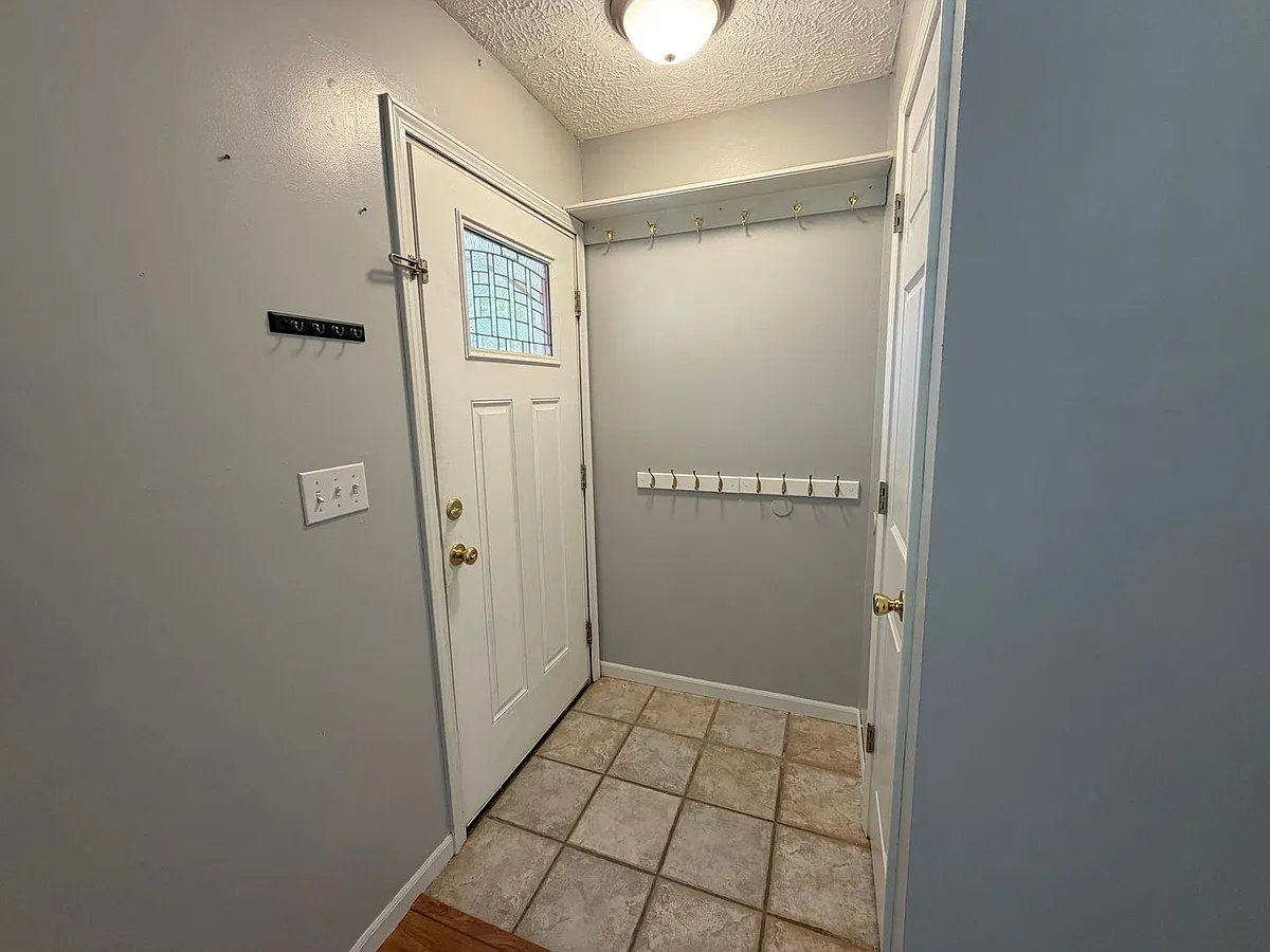 Building Photo - 14615 Hobby Dr
