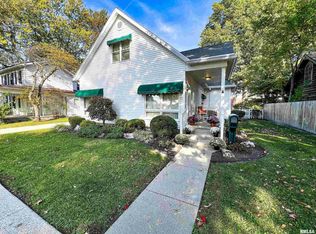 114 W 3rd St, Flora, IL 62839