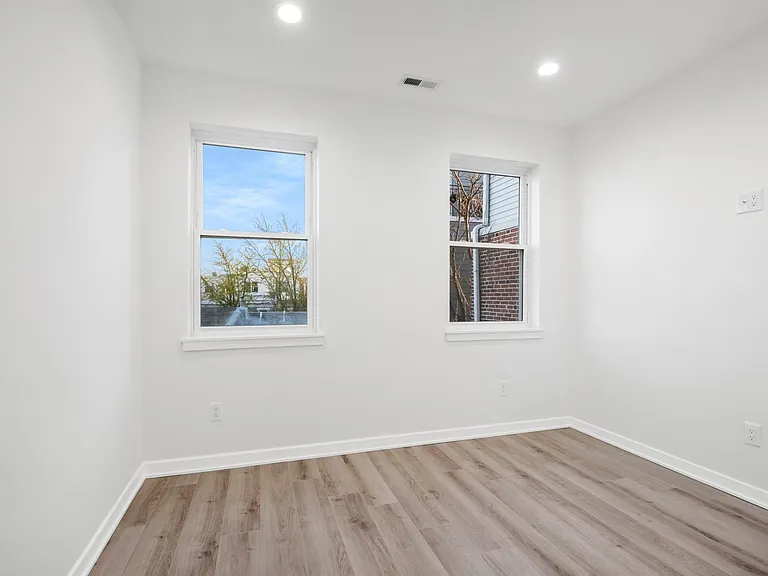 2230 Christian St #3 — Photo 11