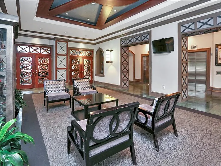 799 Hammond Dr #219 — Photo 4