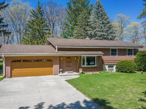4858 Cedar Hills DRIVE, Slinger, WI 53086