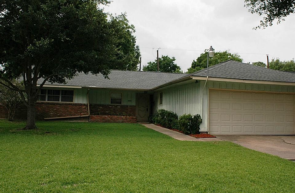 Three Bedroom Willowbrook Home close to Texas Medical Center