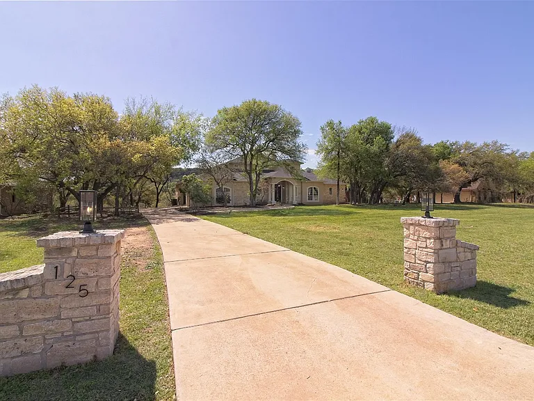 125 Waterford Ln — Photo 2
