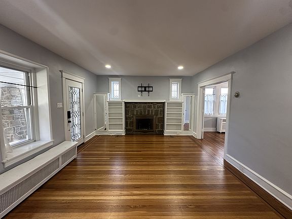 4th image of 816 W 22nd St