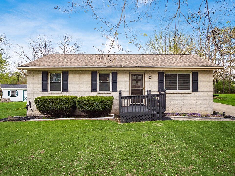 1st image of 512 Surrey Ln