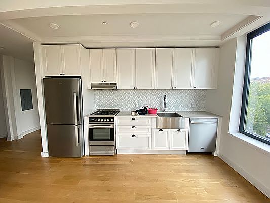 3rd image of 409 Eastern Pkwy #5004