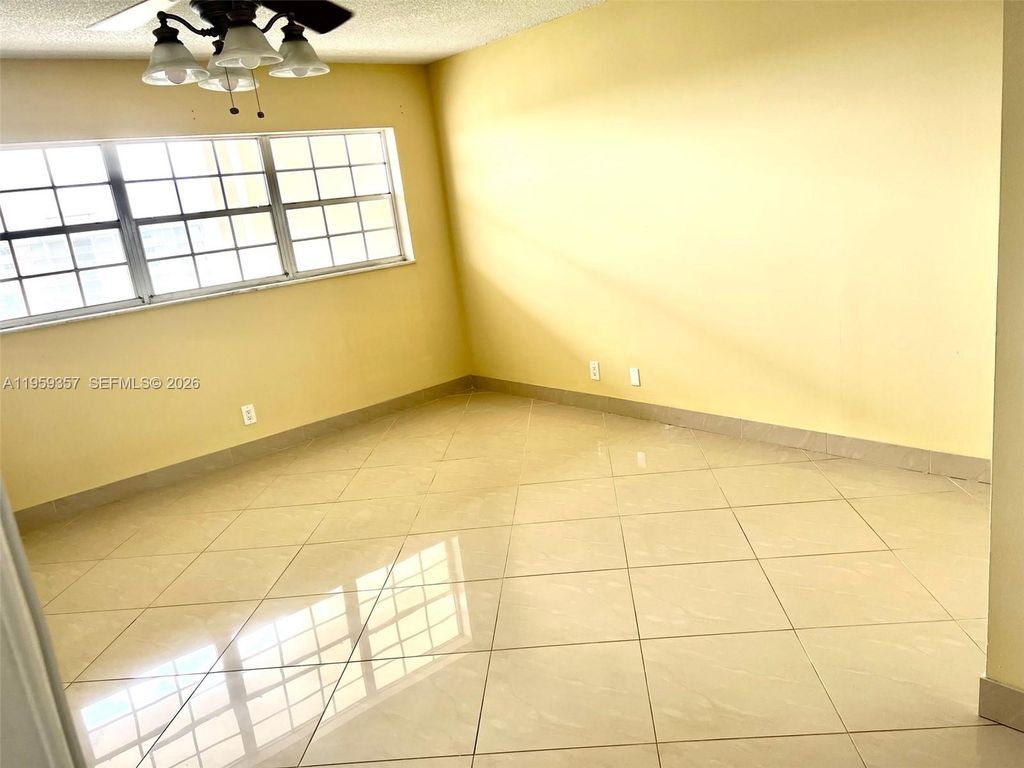 2940 N Course Dr APT 910, photo 6