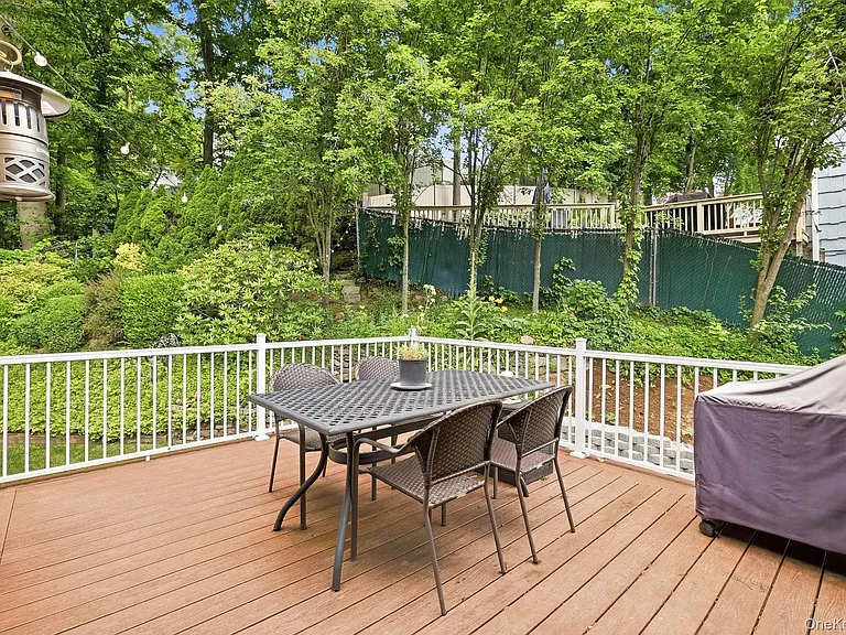 80 Hickory Hill Dr — Photo 25