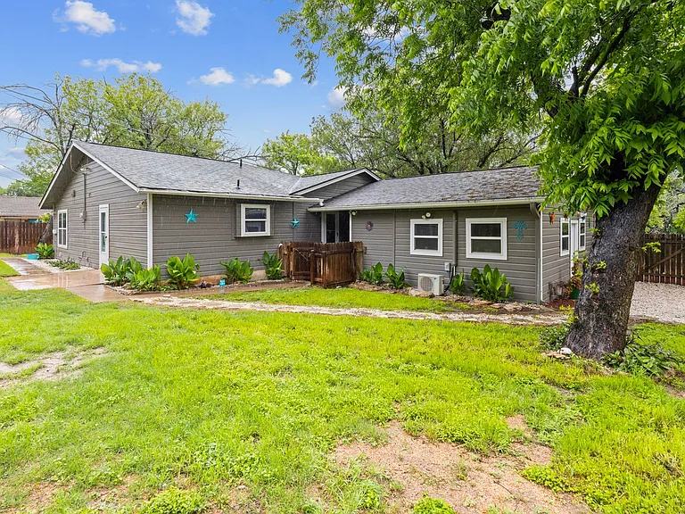70 Sue Ann Dr — Photo 2