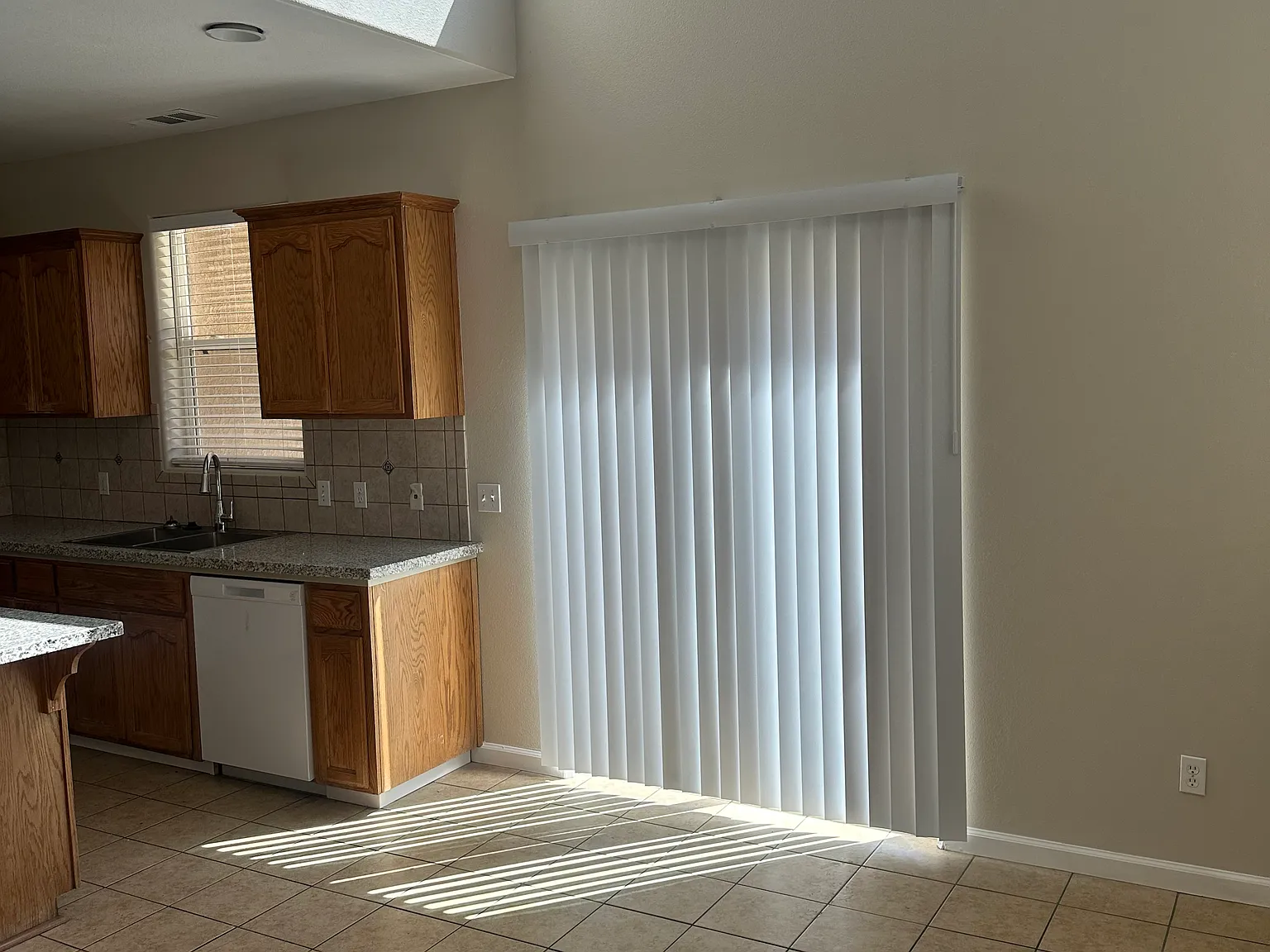 3 bed, 2.5 bath, 1280 sqft, $1,800 — Photo 4