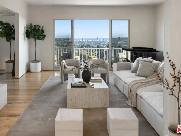 7882 Fareholm Dr, Los Angeles, CA 90046