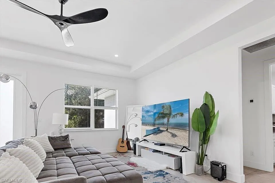 3 bed, 2.0 bath, 1400 sqft, $2,100 — Photo 4