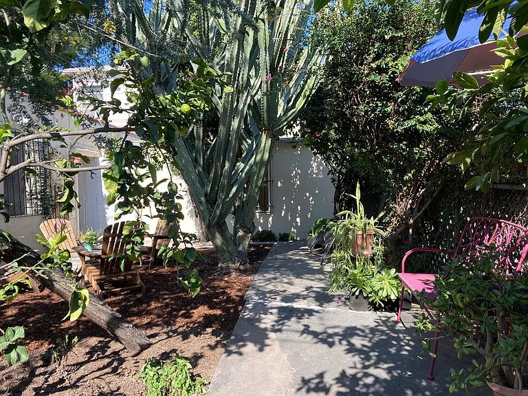 1325 N Orange Dr — Photo 18