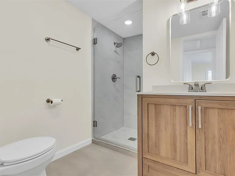1852 Santa Rosa St — Photo 12