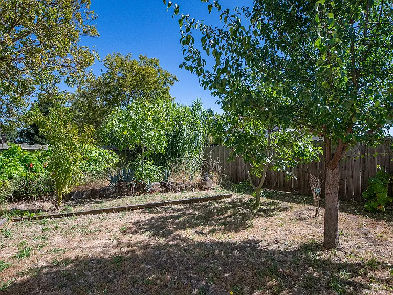 321 Brookshire Ct — Photo 34