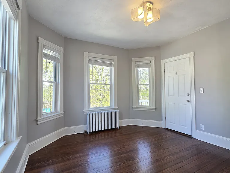 61 Magnolia St 2ndflr 2b/1b Updated! 1catok Laundry! Prkg Storage! — Photo 5