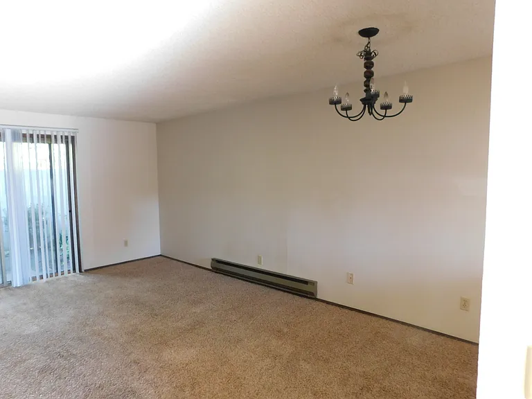 540 N Pine St #13 — Photo 6