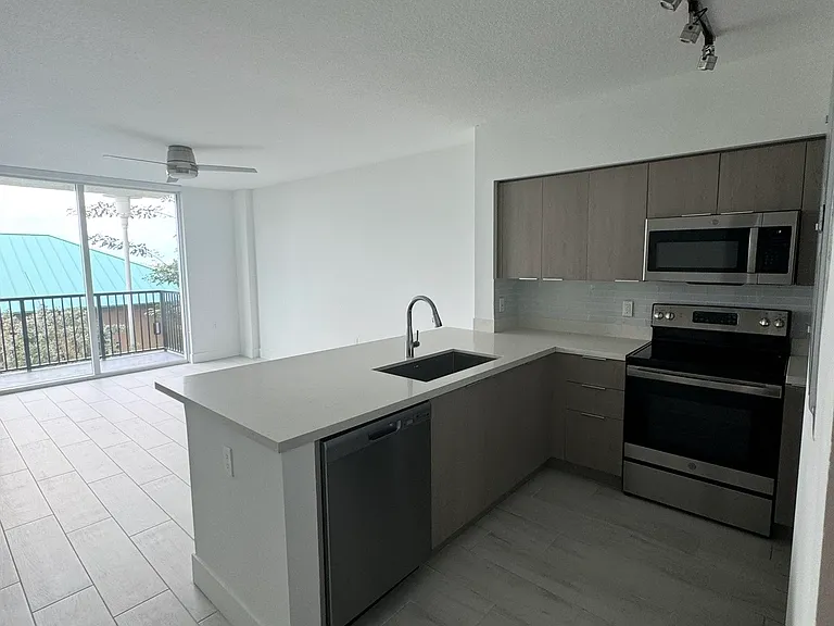 602 E Dania Bch #610 — Photo 1