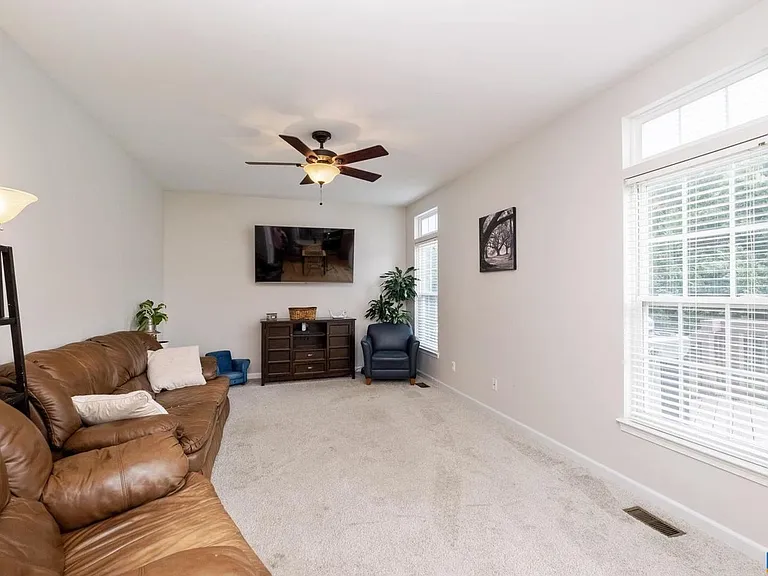 662 Holly Hill Dr — Photo 8