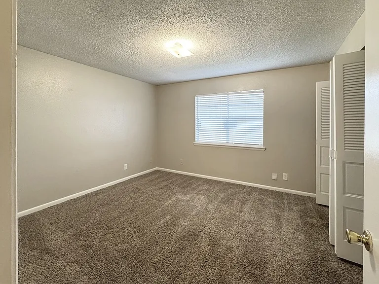Ridge Apartments — Photo 26