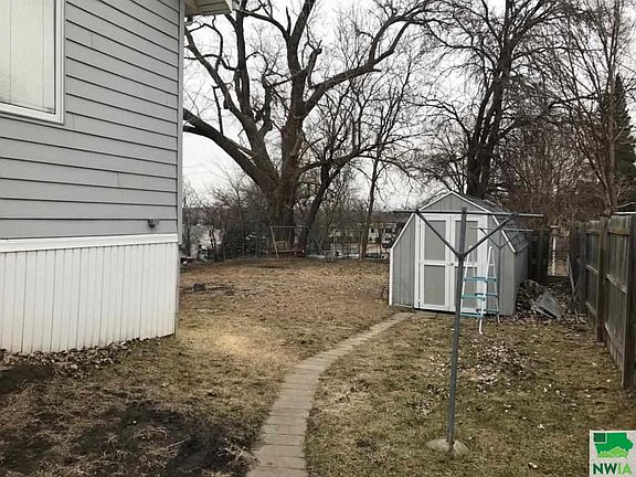2nd image of 2715 Leech Ave