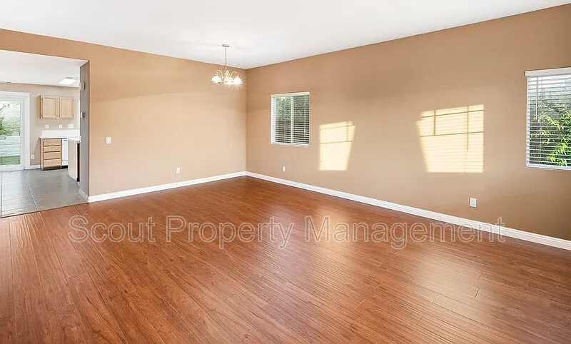 4 bed, 2.5 bath, 2648 sqft, $3,295 — Photo 3