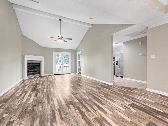 4th image of 1208 Aspen Ave