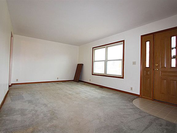 4th image of 3439 Eastmont Dr