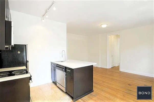 Rented by Bond New York | media 13