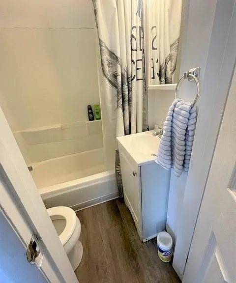 1st floor bathroom - access from kitchen
