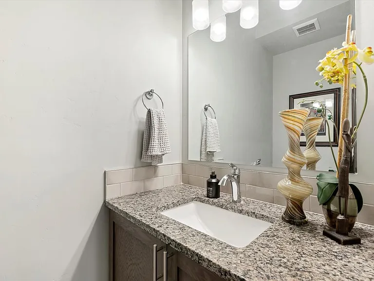 443 E Danika Ln — Photo 13
