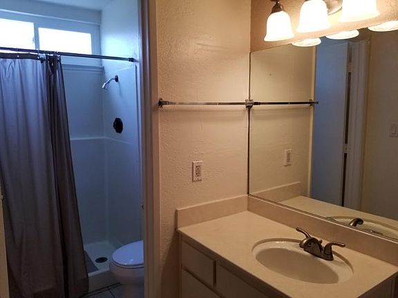 5th image of 2834 Amherst Dr