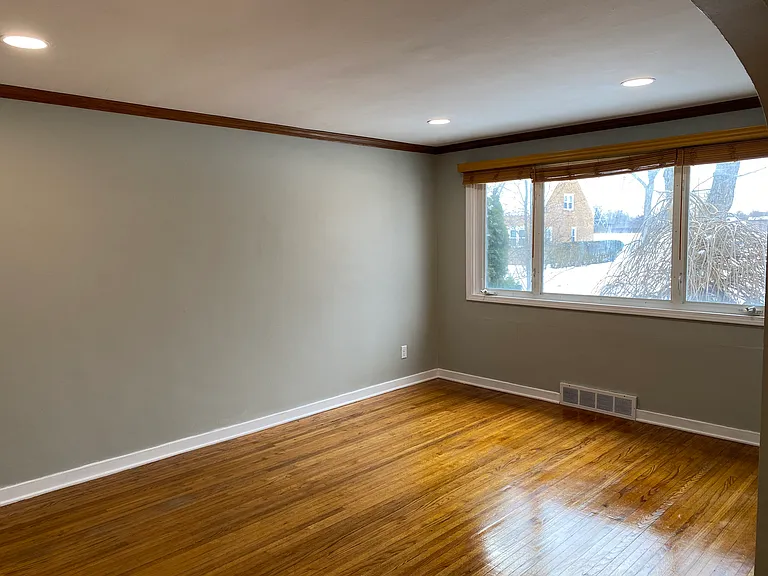120 W Royal Pkwy — Photo 14