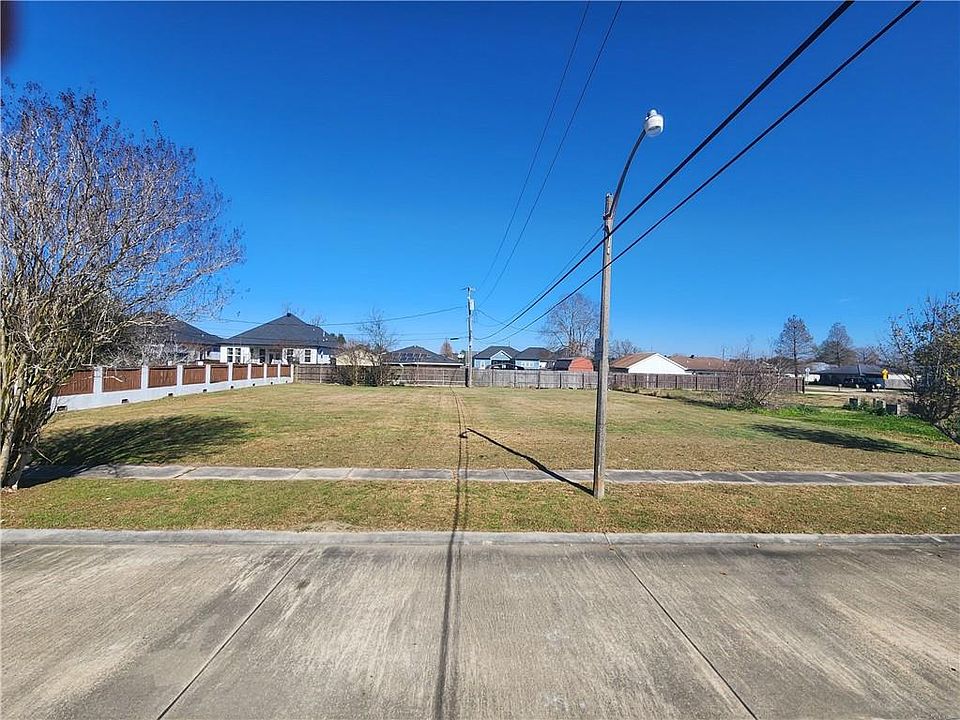 1st image of 209 Genet Dr