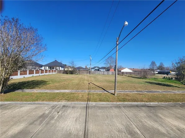 209 Genet Dr, Arabi, LA 70032