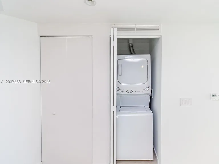 650 NE 32nd St #805 — Photo 18