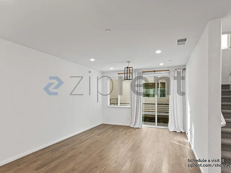 586 Jayne Ct — Photo 5
