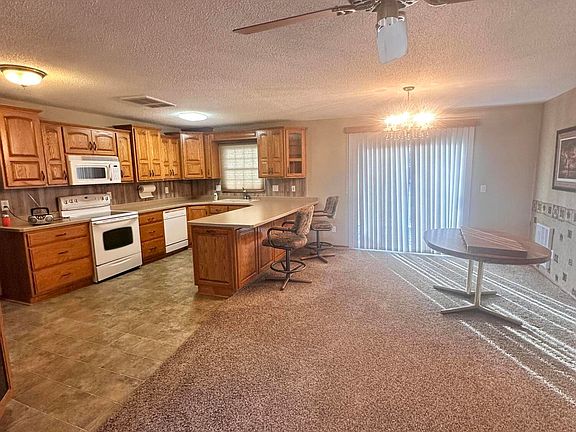 3rd image of 919 3rd Ave S