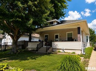 636 S 12th St, Pekin, IL 61554