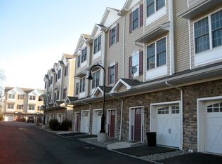 16 Columbus Cir, Bayonne, NJ 07002