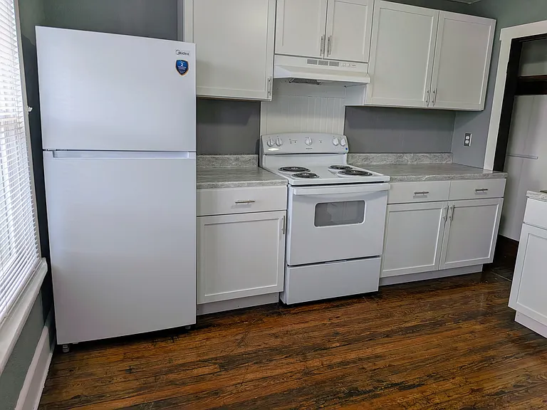 212 S Front St #B — Photo 13