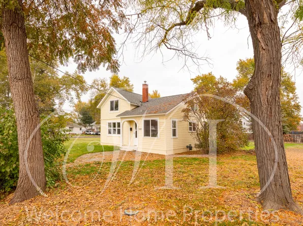 322 SW 1st St, College Place, WA 99324