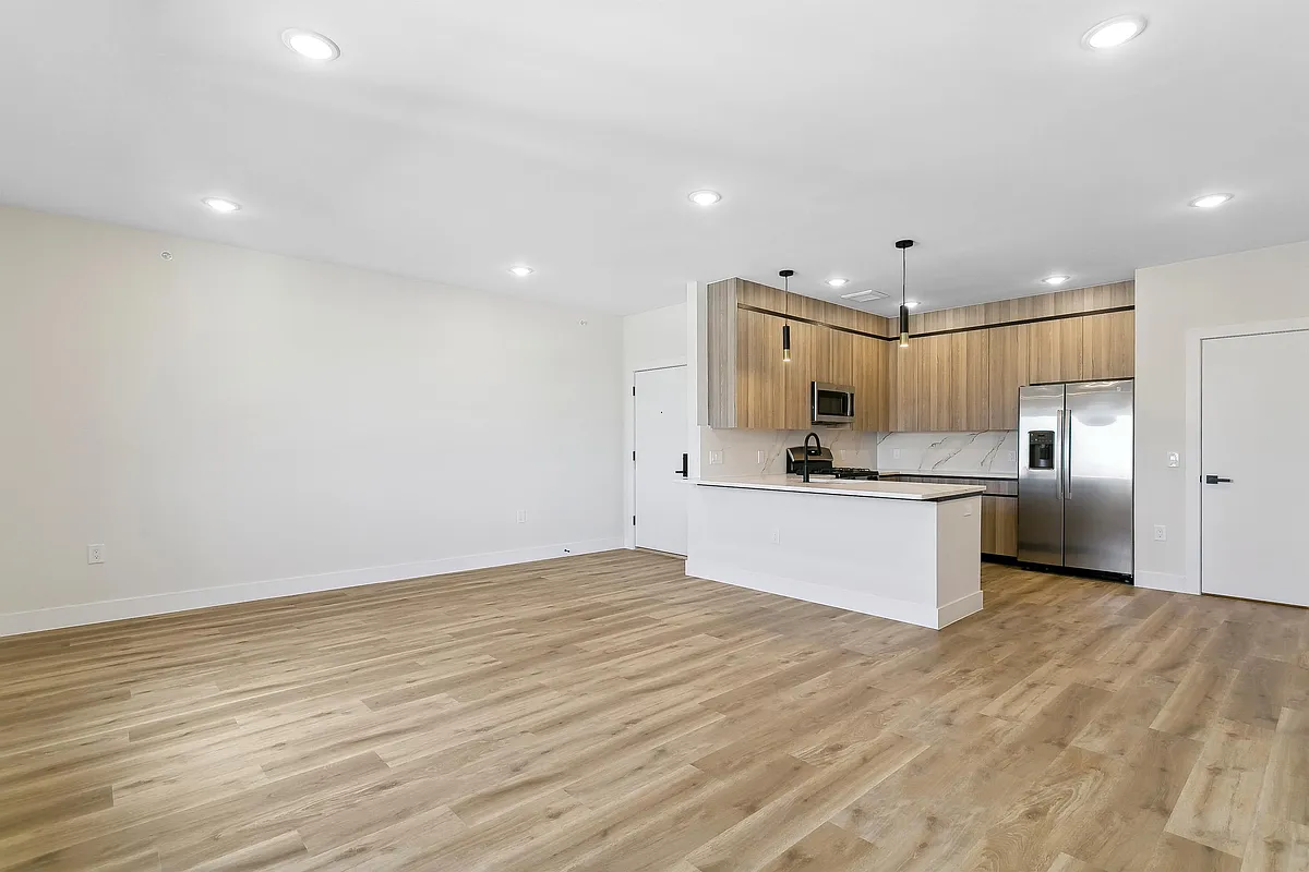 Building Photo - 582-586 66th St #404