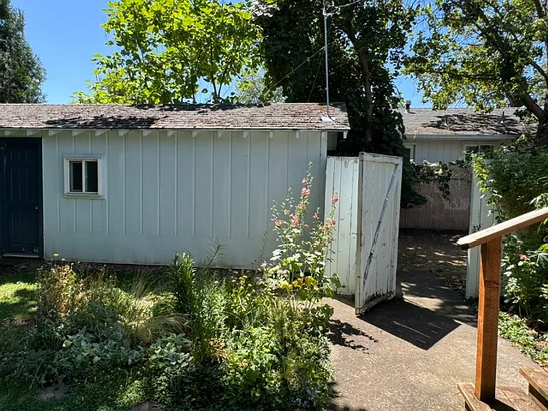 809 King St — Photo 13