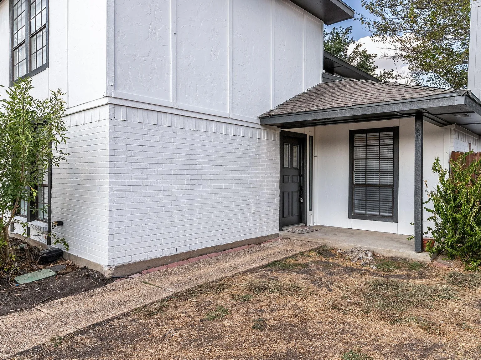 3 bed, 1845 sqft, $2,300 — Photo 2