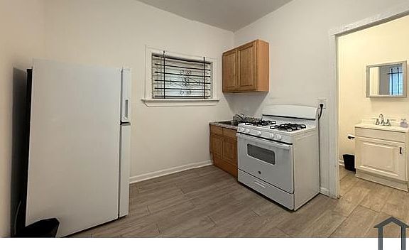 4th image of 4727 Penn St #1R