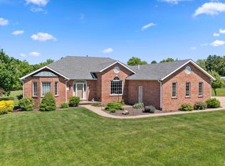 1525 Pine Tree Dr, Washington, IL